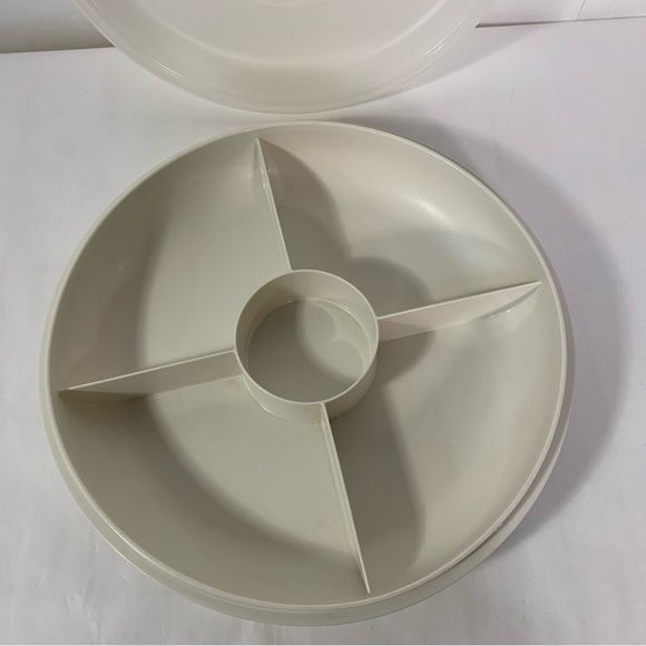 TUPPERWARE 1708 Divided Veggie Relish & Dip Serving Tray with lid - Picture 2 of 8